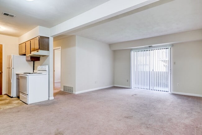 Photo - 2 bed/1 bath Undergrads. On bus line. Pet Friendly. Unit B