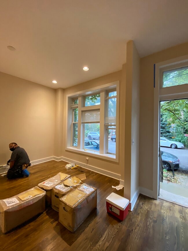 Building Photo - 2014 W Huron St Unit 1F