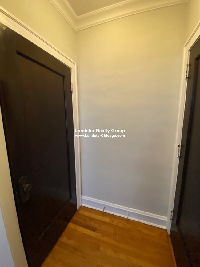 Photo - 2043 W Berwyn Ave Apartment Unit 2