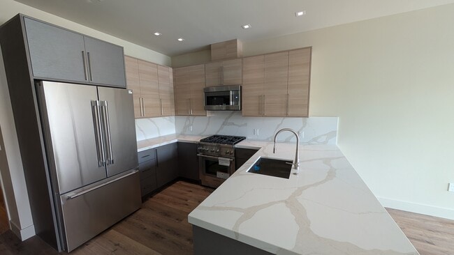 Building Photo - Rhine House Lofts Unit RH Loft 3