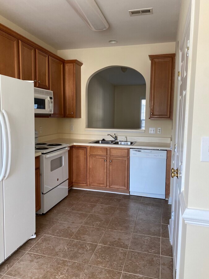 Photo - 307 Sugar Maple Ave