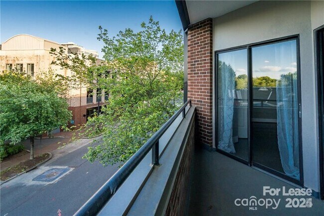 Building Photo - 224 N Poplar St Rental