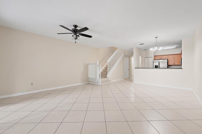 Photo - 1925 Alamanda Way