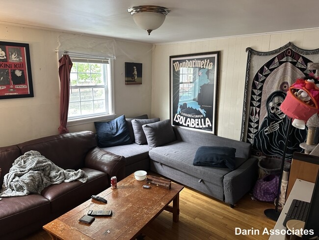 Building Photo - 76 College Ave Unit #R