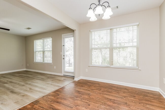 Photo - 929 Justice Dr