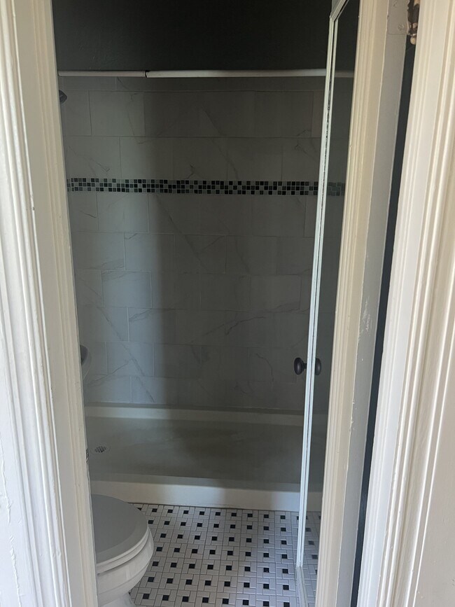 150 E 16th St Unit 8