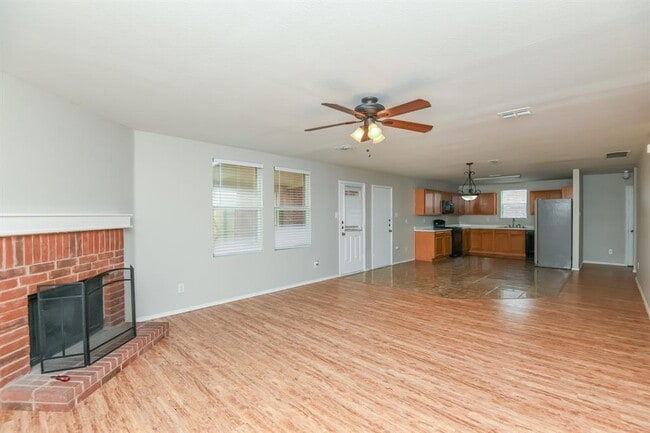 Photo - 1000 Bumble Bee Dr