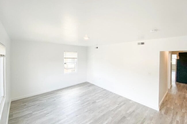 Photo - 4609 Quarles St NE