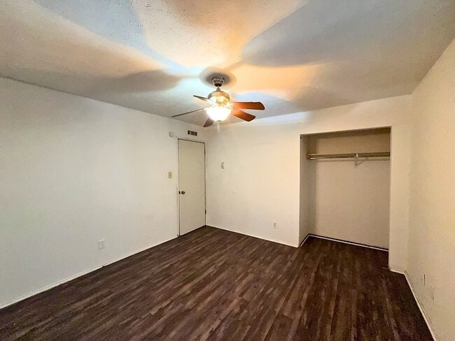 1233 Steinburg Ln