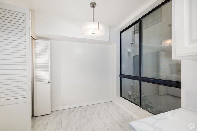 2BR, 2BA - 1,290SF - Kitchen