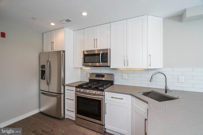 Photo - 1436 Clymer St Unit 2