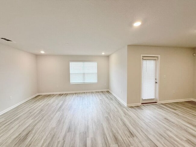 Photo - 4384 Winged Elm Ct