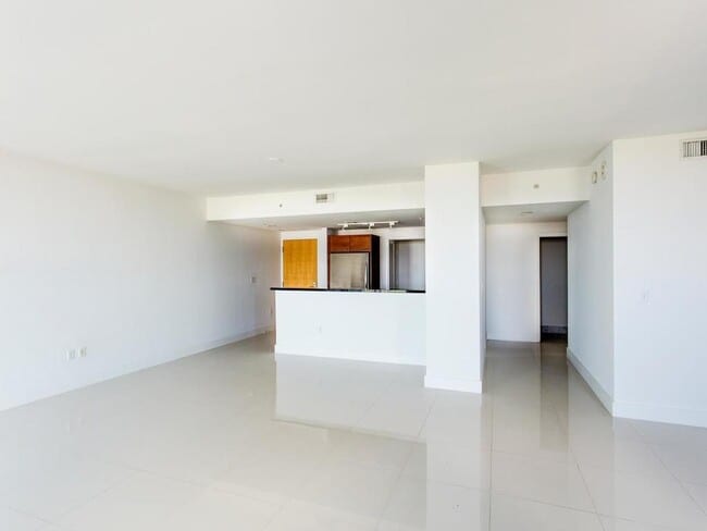 Building Photo - 244 Biscayne Blvd Unit 2402