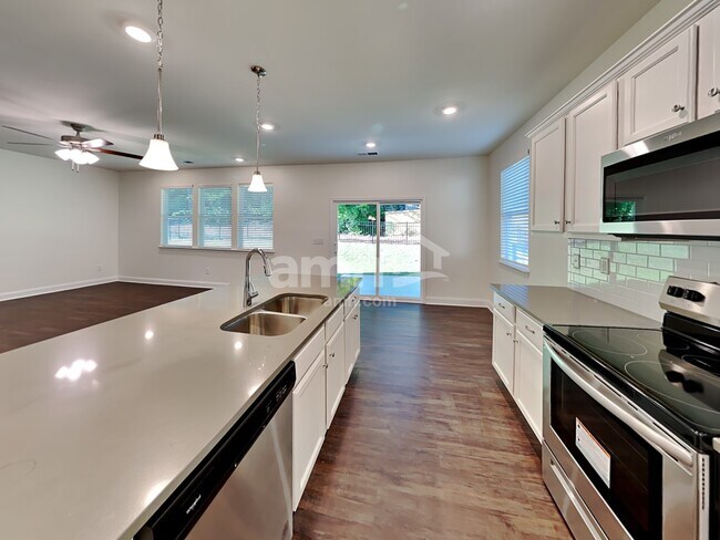 Photo - 2062 Windsor Park Ave