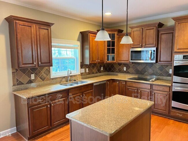 Photo - 936 Bentbury Way