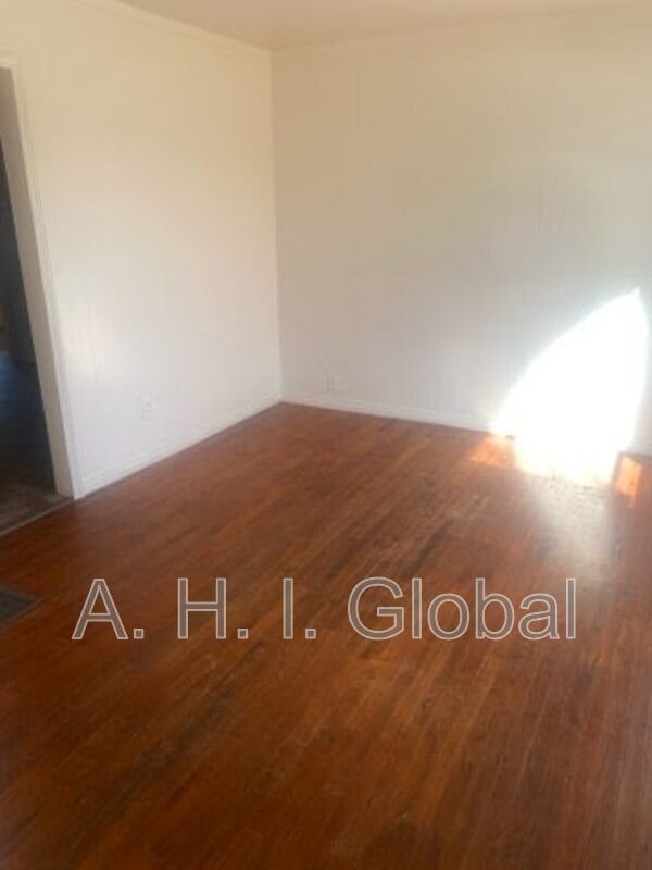 Photo - 4624 S Bonham St