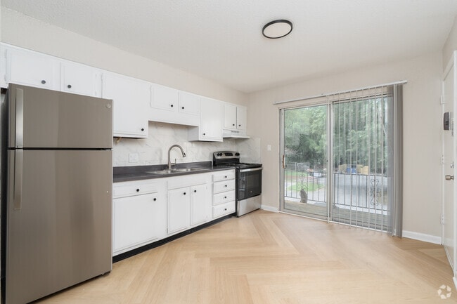 2BR, 1.5BA - 947SF - Kitchen - Palomino Apartments