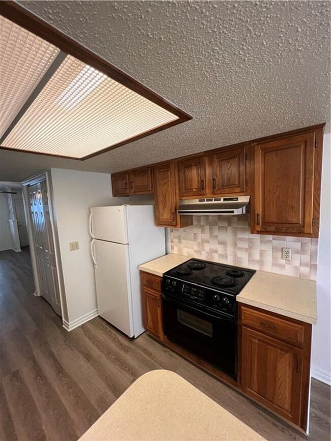 320 S 11th Pl