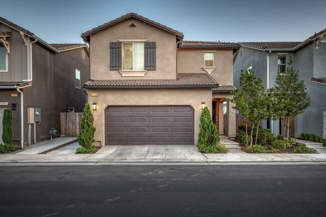 Building Photo - $2,750 - Copper & Friant, 3 bedroom Home -...