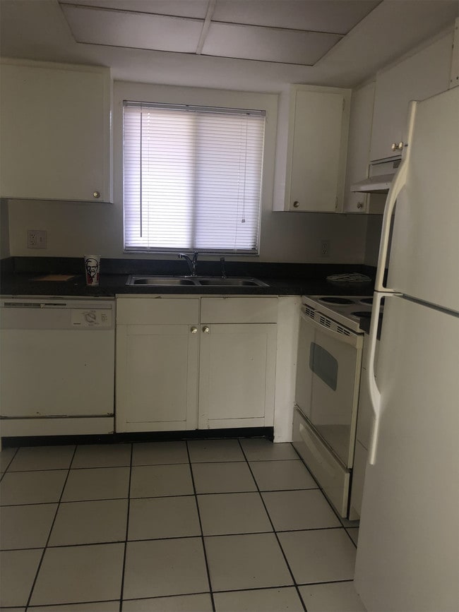 Photo - 2330 Maple Ave Unit 304