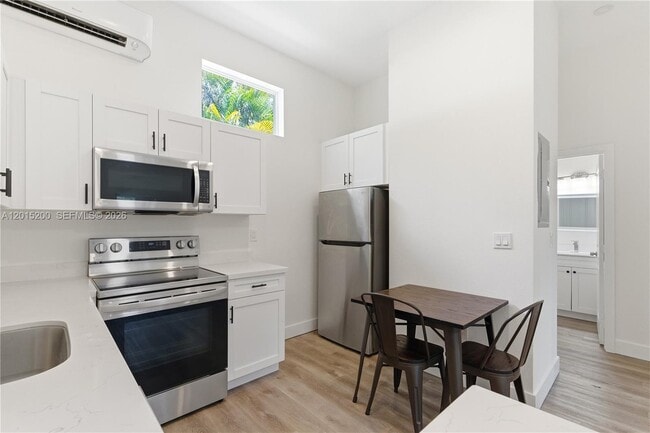 Photo - 830 SE 14th St Unidad 2