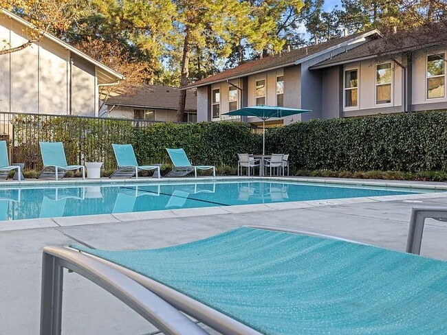 Building Photo - "Cozy 1-Bed Sanctuary in Prime Santa Clara Location!"