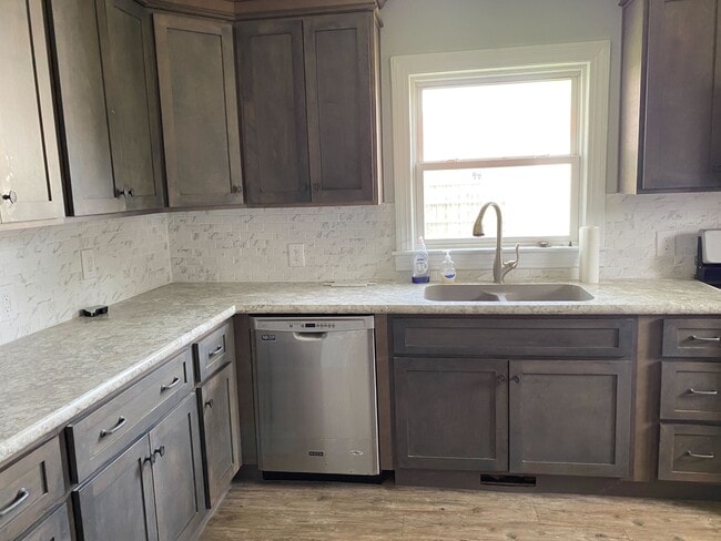 Photo - 1931 Cherokee Dr