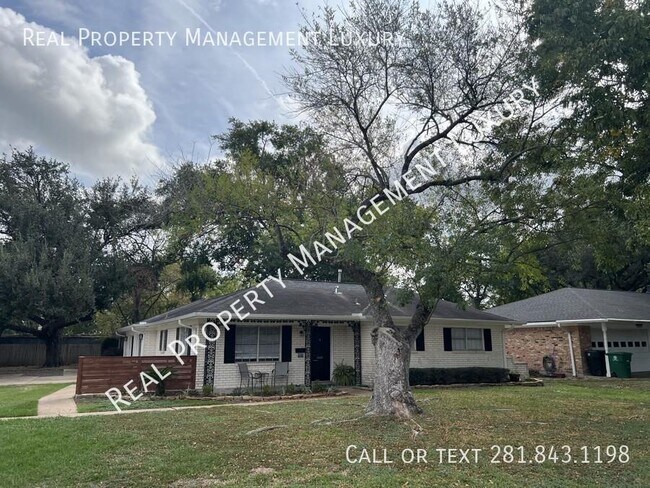 Photo - 1822 Pine Village Dr