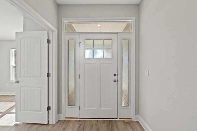 Photo - 571 Riverwalk Cir