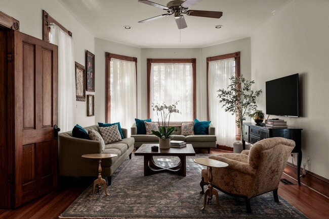 Photo - 1116 W 10th St Unit ID1292407P