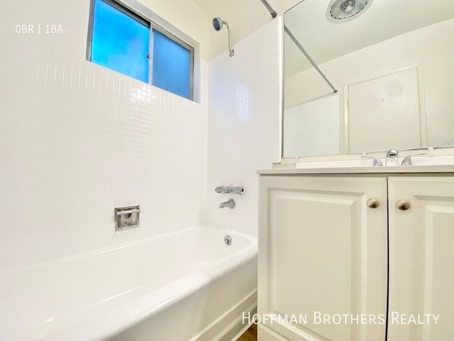 Photo - 1142 N Clark St Unit 308