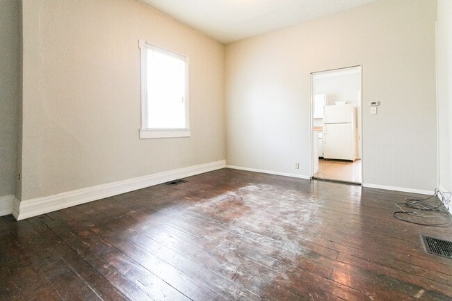 Photo - 4 bed, 2 bath Home- Close to Local Shops and Restaurants