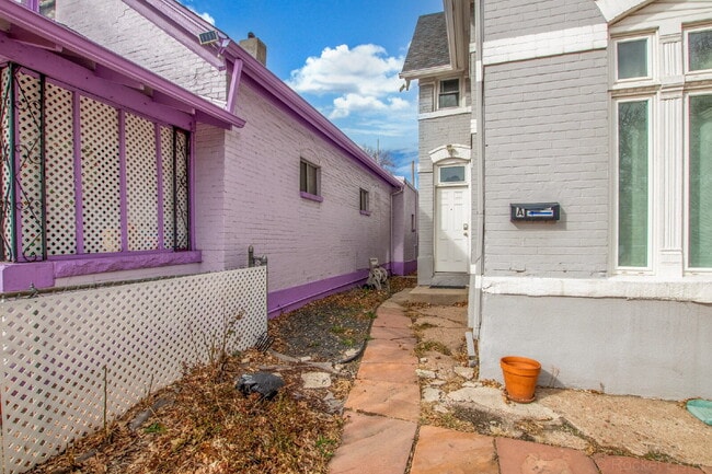 Photo - Lovely Victorian duplex for rent 2 bed / 1 bath Unit A