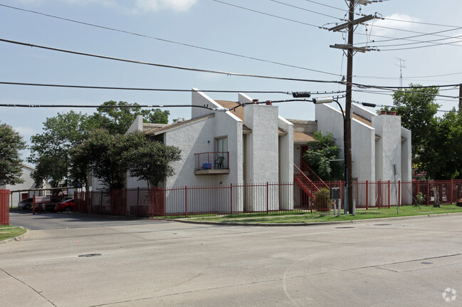 Photo - Dallas North Apartments