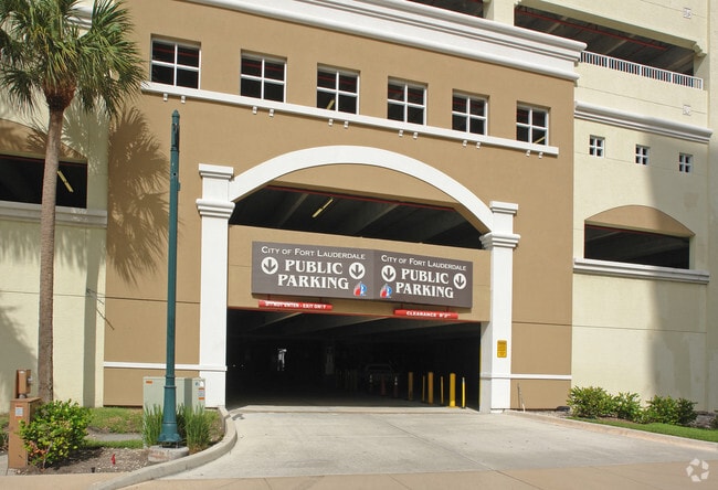 Photo - Tides at Bridgeside Square