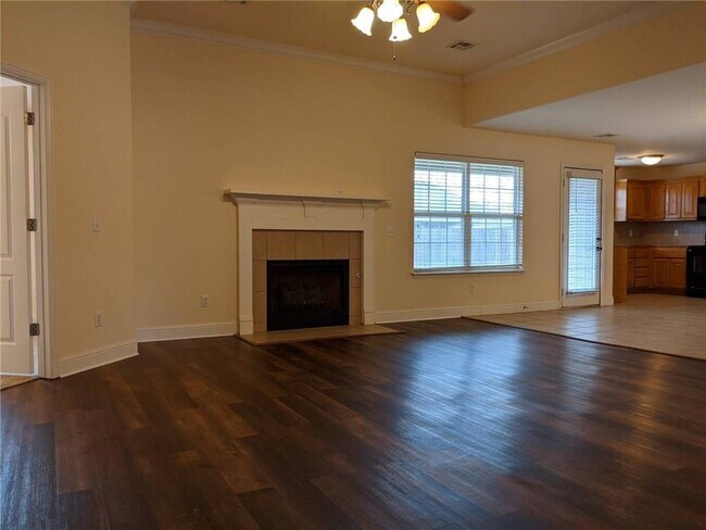 Photo - 560 Dogwood St