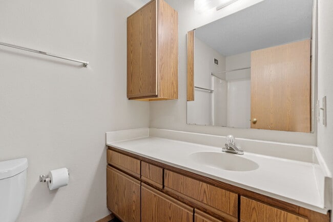 Two Bedroom C - 2 Bed / 2 Bath - 950 Sq.Ft. - Wyndemere Apartments