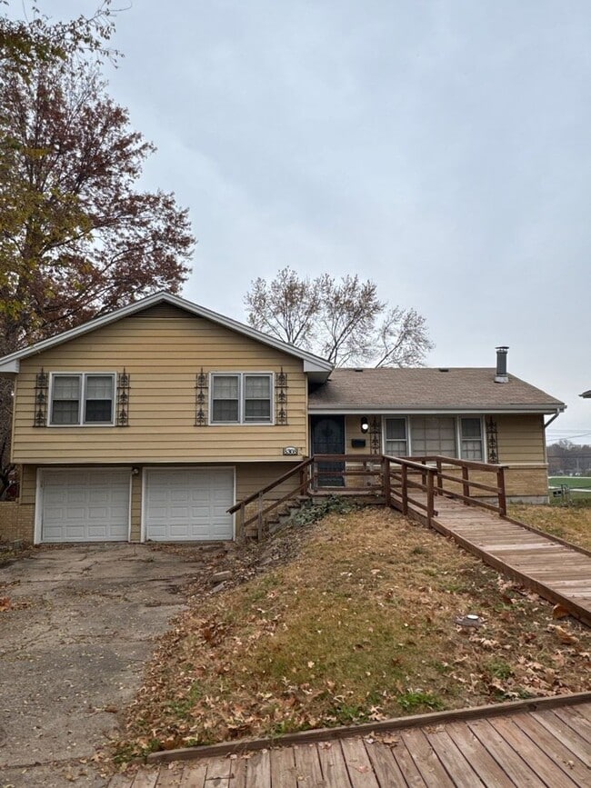 Building Photo - AVAILABLE NOW!! Move-In Before It Gets Too Cold! ??