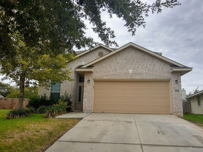 Lovely 4 Bedroom Home with Master Downstai... - Lovely 4 Bedroom Home with Master Downstai...