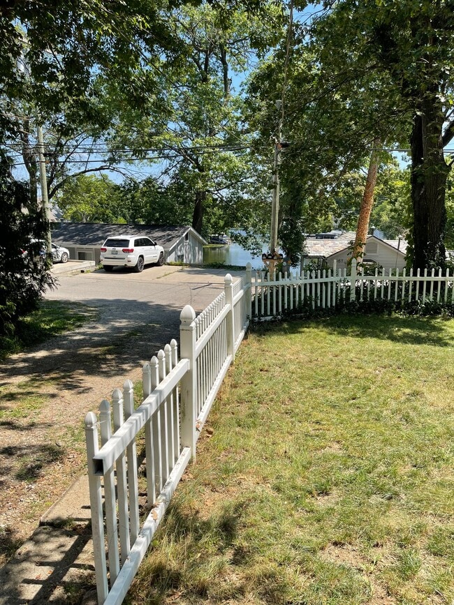 Photo - 560 Bellevue Ave