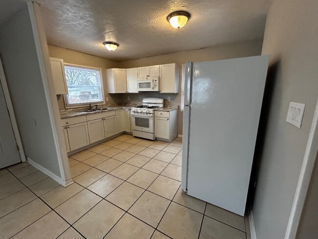 Photo - 1422 W 35th St