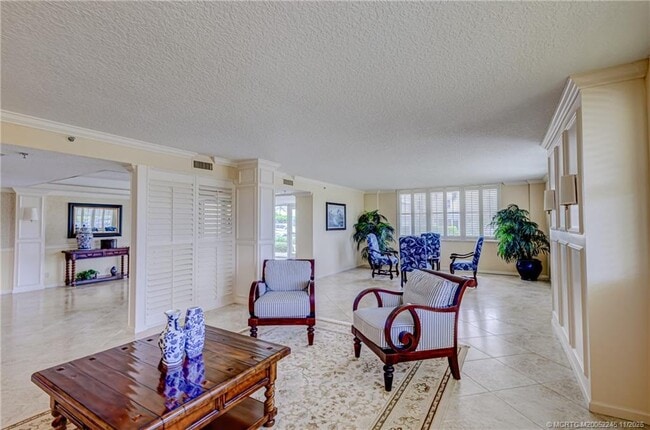 Building Photo - 500 Ocean Dr Unit W11