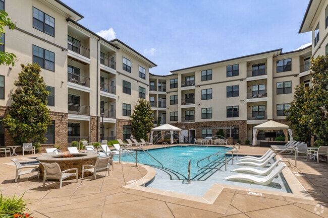 Avalon at Seven Springs - Avalon at Seven Springs Apartamentos