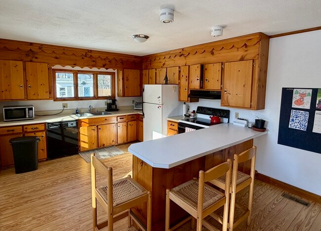 Building Photo - 34 Boody St Unit #2