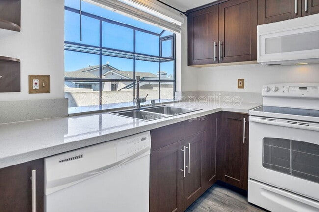 Photo - 8878 Regents Rd