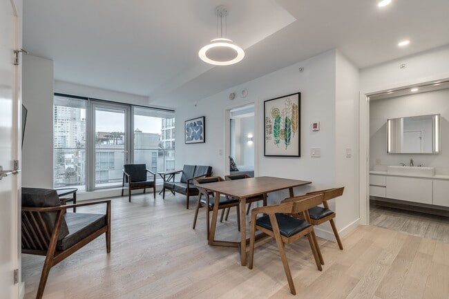 Photo - 1480 Howe St