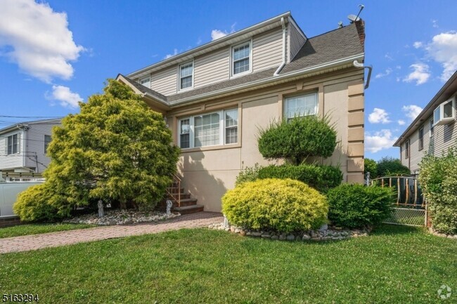 Building Photo - 2513 Standish Ave Rental