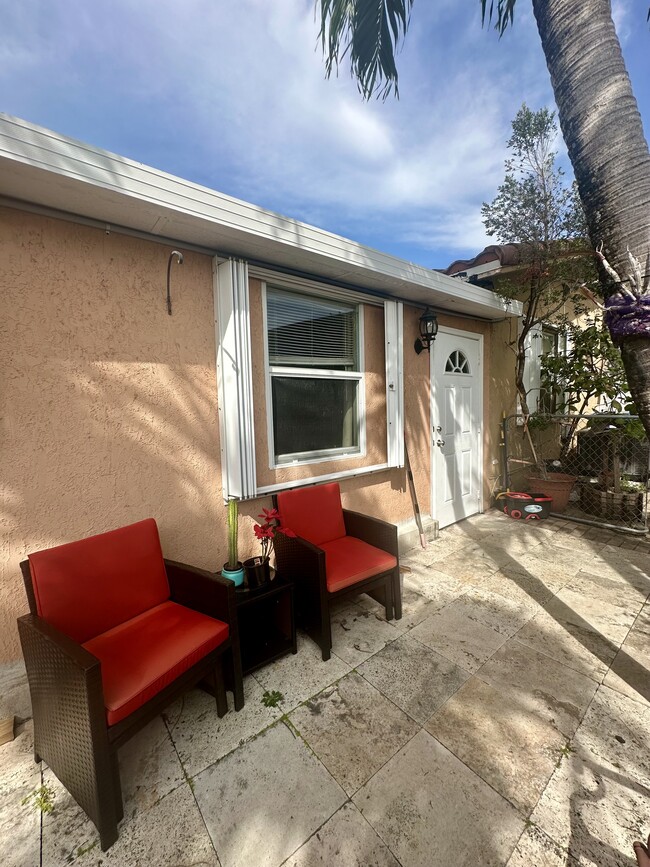 Private entrance and patio area. - 11470 SW 5th Ter House