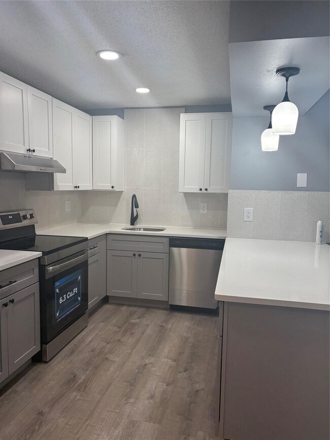 Photo - 5492 Courtyard Dr Unit 5492