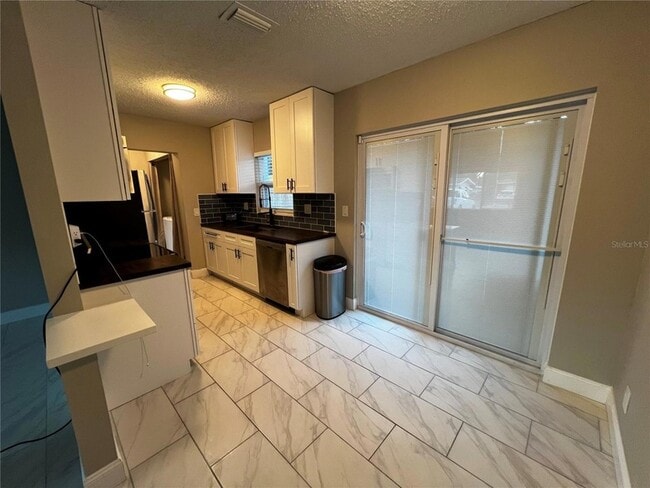 Photo - 2893 Webley Dr NE